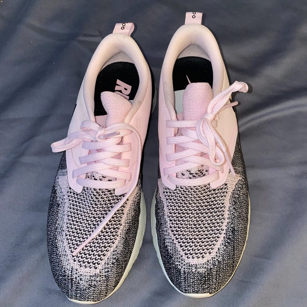 Nike Tennis Shoes